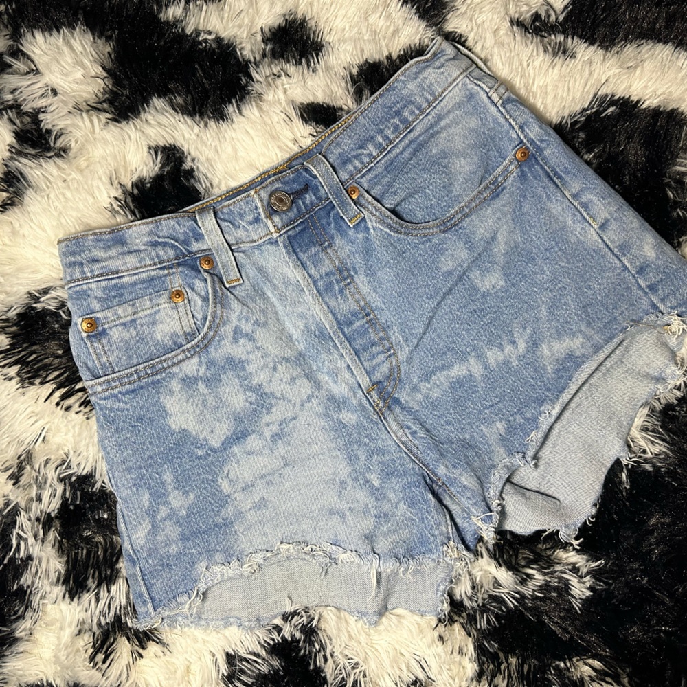 LEVI’S